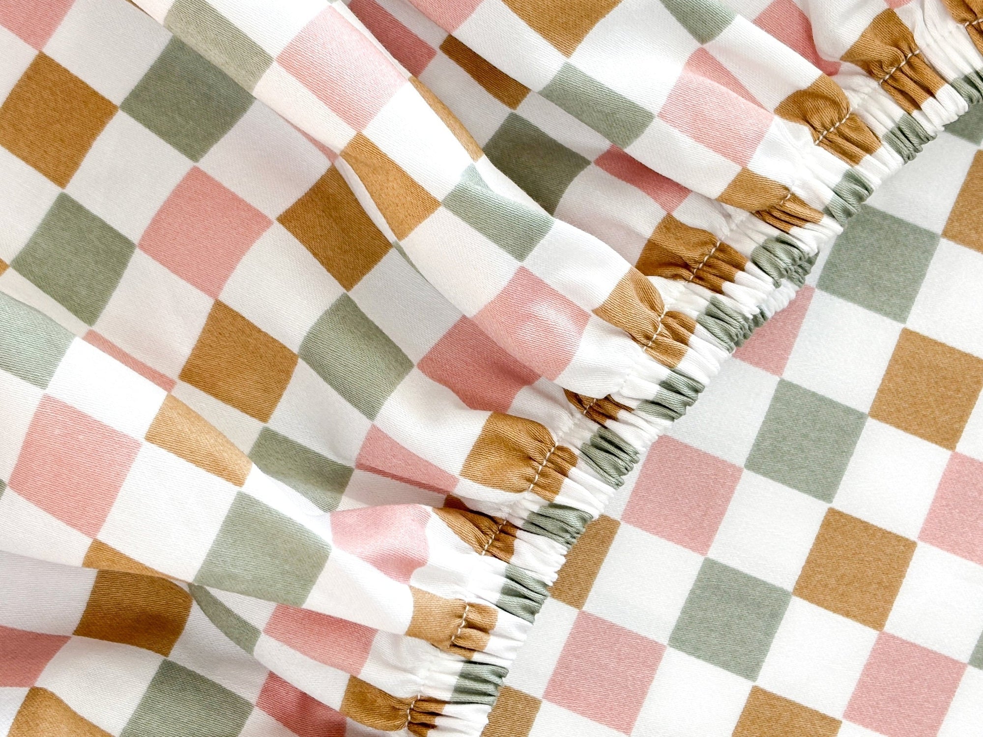 SHNUGGLE Toddler sheet + pillowcase- colorful checker